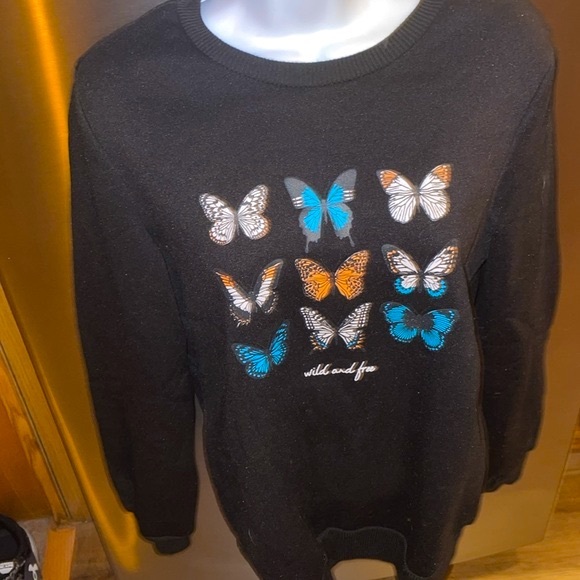 SHEIN Butterfly Sweatshirt 🦋 - Picture 4 of 11